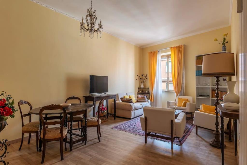 Elegante Appartamento Centrale Roma Esterno foto